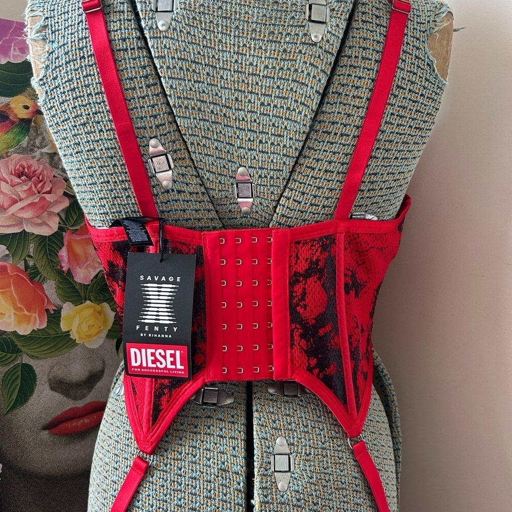 NWT SAVAGE X FENTY/DIESEL FISHNET BUSTIER RED. US 16-18. - Picture 6 of 11